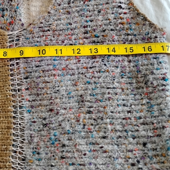 DEZIRED BEAUTY BOUTIQUE | Luxury Briaro Knit Color Block V-Neck Wool Top | Large - Picture 6 of 10